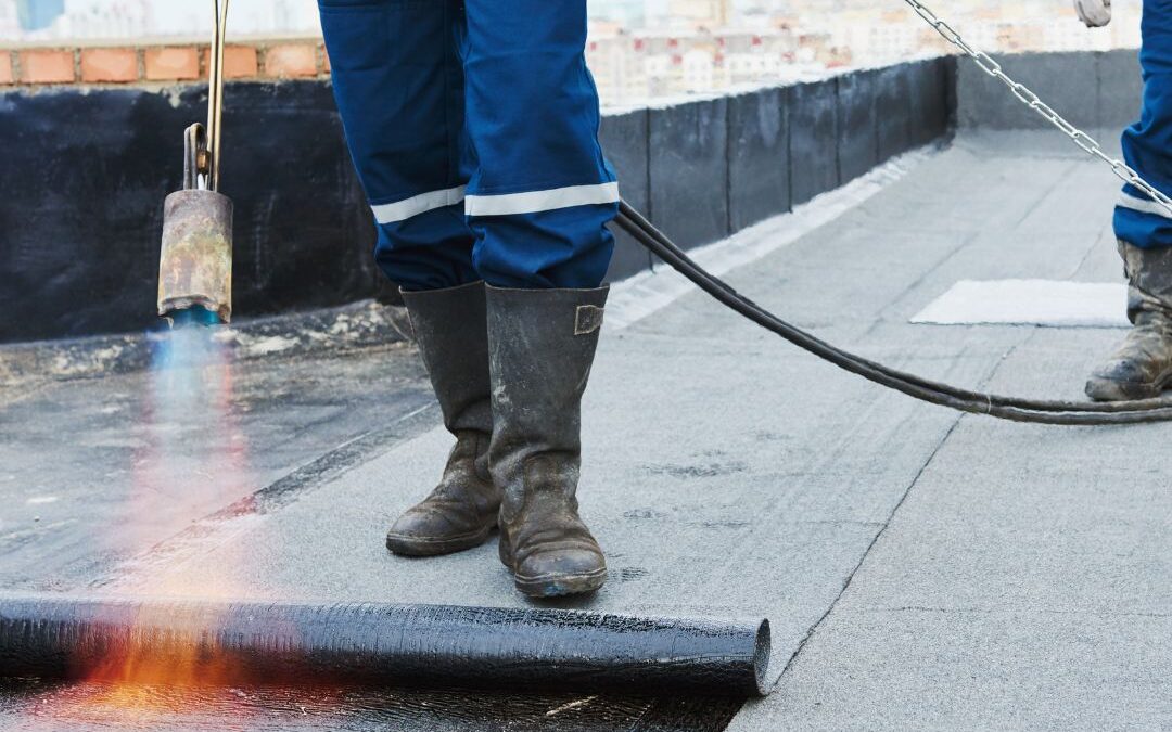 Wat kost het aanleggen of vervangen van een bitumen dak per m²?